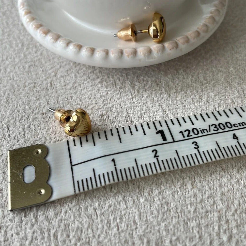 Heart shaped gold studs